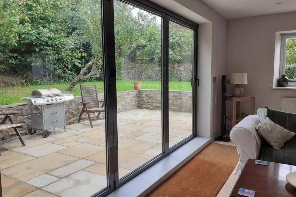 Characterful Cottage Adjacent To An Orchard Brockley Exterior photo